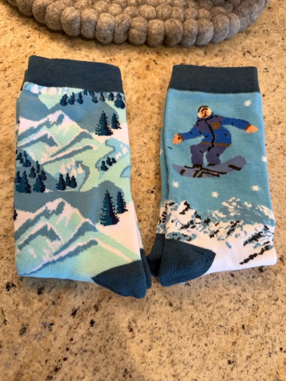 Two Pair Mountain Ski Crew Socks - Novelty- New